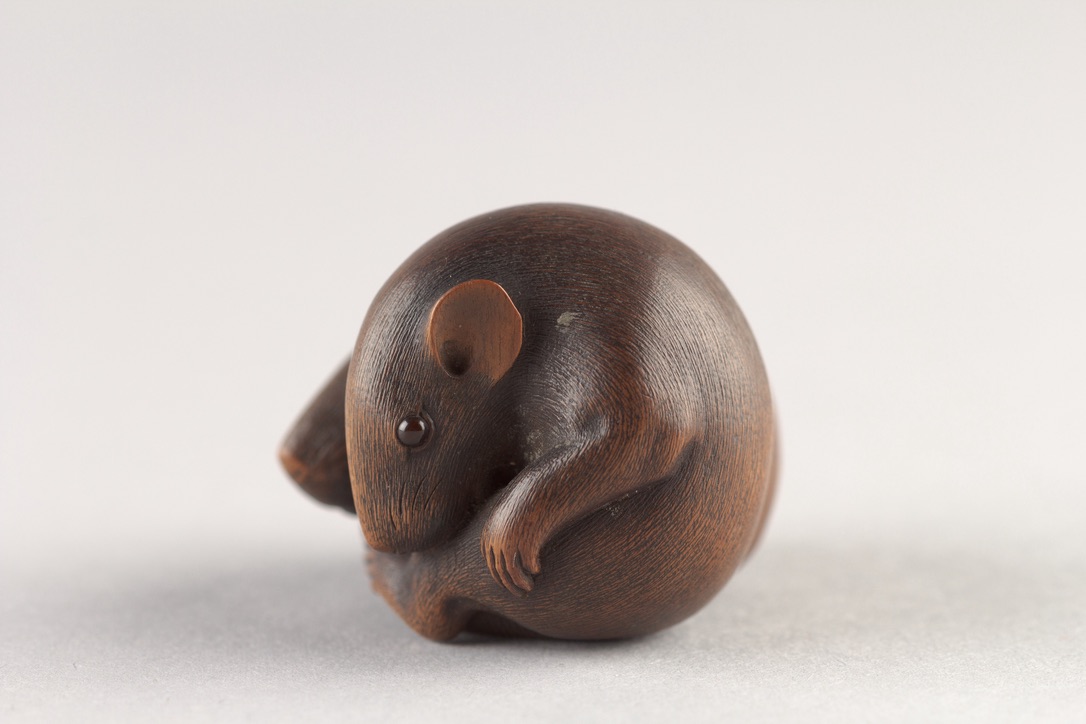 Wooden mouse figurine
